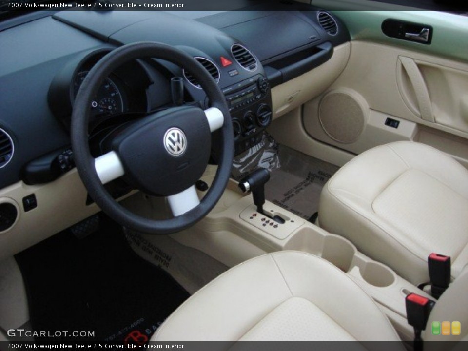Cream Interior Photo for the 2007 Volkswagen New Beetle 2.5 Convertible #58941675