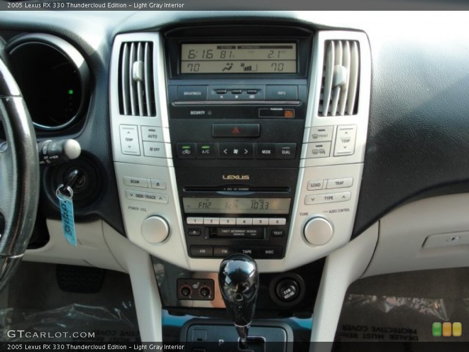 Light Gray Interior Controls for the 2005 Lexus RX 330 Thundercloud Edition #58969077