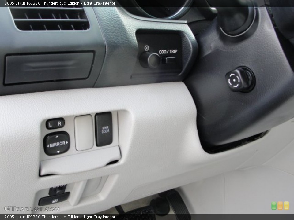 Light Gray Interior Controls for the 2005 Lexus RX 330 Thundercloud Edition #58969083