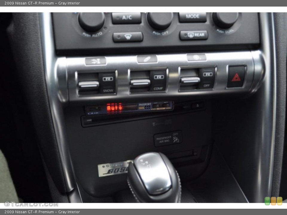 Gray Interior Controls for the 2009 Nissan GT-R Premium #58971285