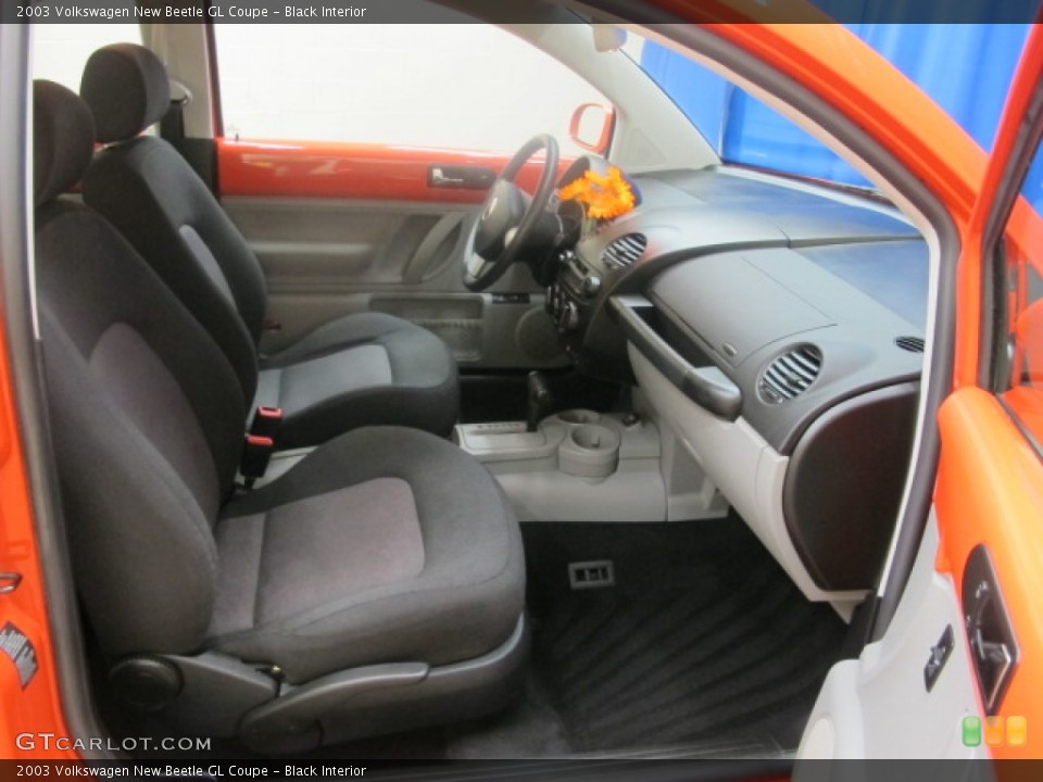 Black Interior Photo for the 2003 Volkswagen New Beetle GL Coupe #58985515