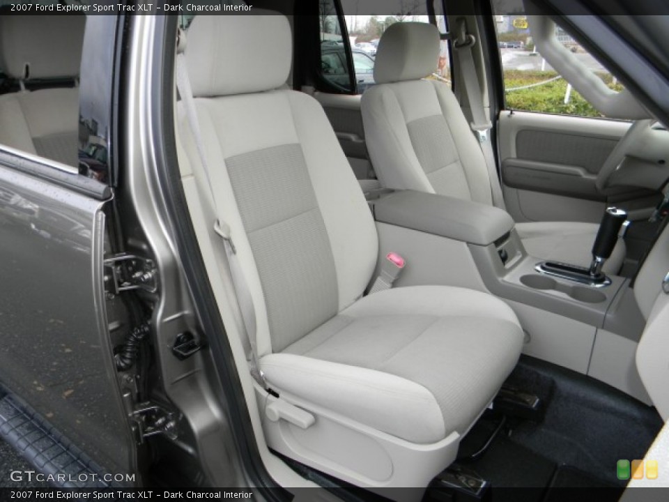 Dark Charcoal Interior Photo for the 2007 Ford Explorer Sport Trac XLT #59000011