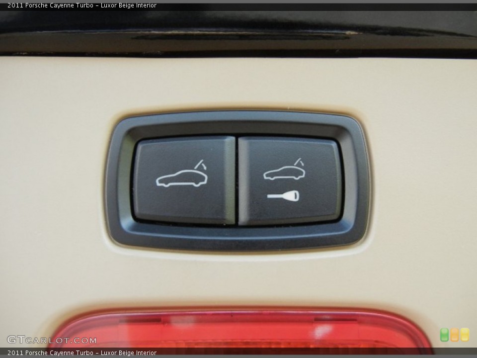 Luxor Beige Interior Controls for the 2011 Porsche Cayenne Turbo #59000119