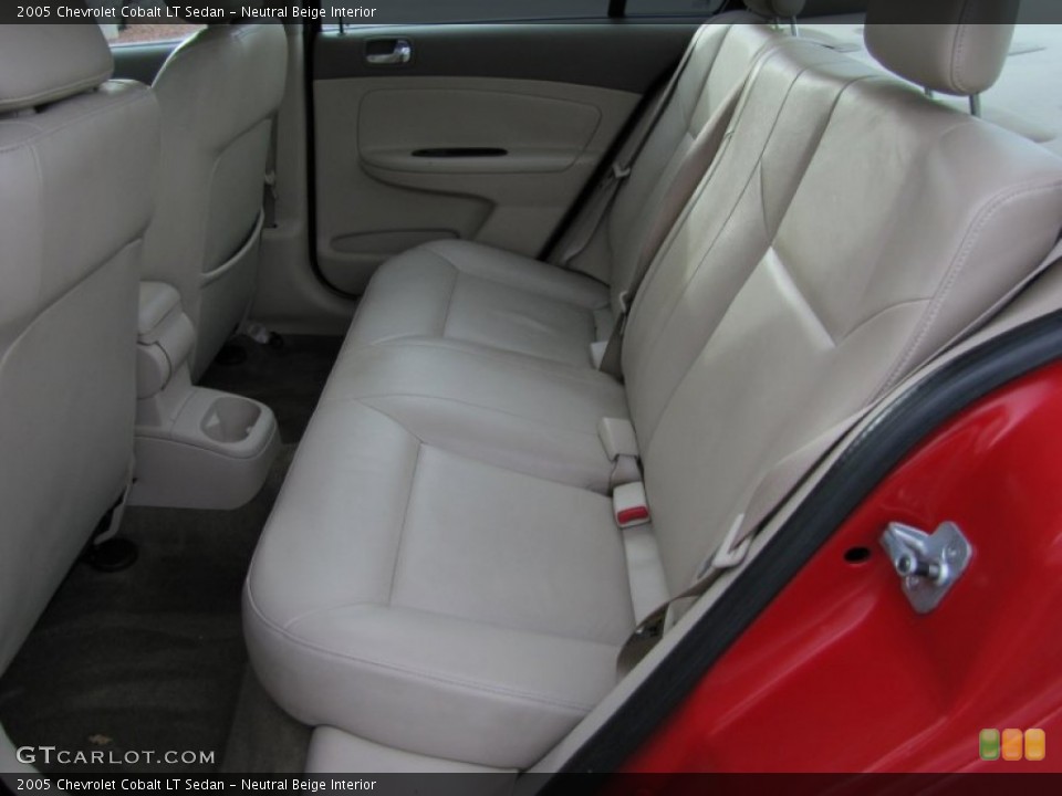 Neutral Beige Interior Photo for the 2005 Chevrolet Cobalt LT Sedan #59050517