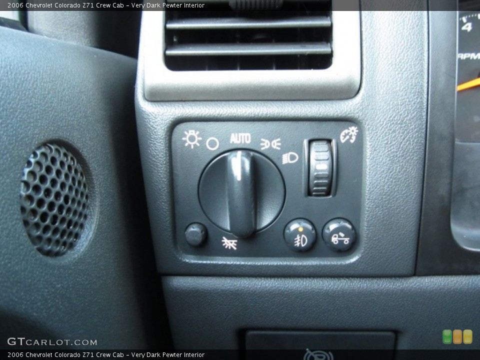 Very Dark Pewter Interior Controls for the 2006 Chevrolet Colorado Z71 Crew Cab #59055319