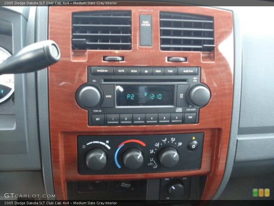 Medium Slate Gray Interior Controls for the 2005 Dodge Dakota SLT Club Cab 4x4 #59065740
