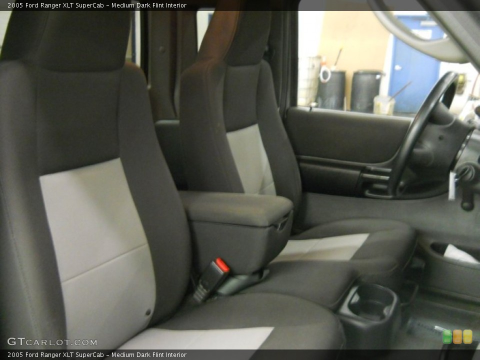 Medium Dark Flint Interior Photo for the 2005 Ford Ranger XLT SuperCab #59090339