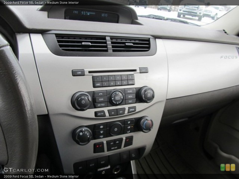 Medium Stone Interior Controls for the 2009 Ford Focus SEL Sedan #59093357