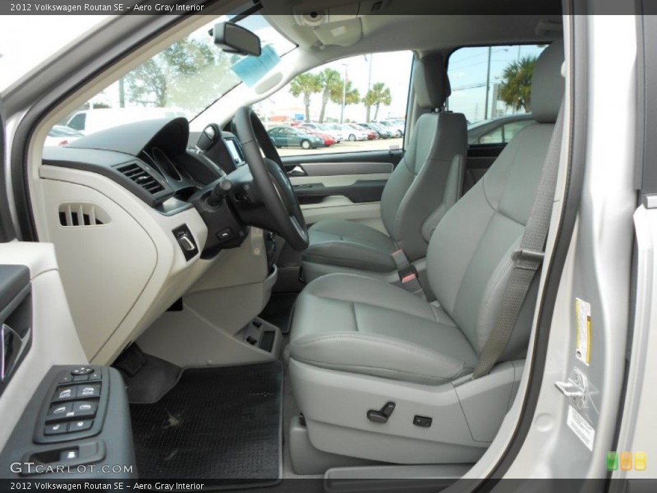 Aero Gray Interior Photo for the 2012 Volkswagen Routan SE #59134673