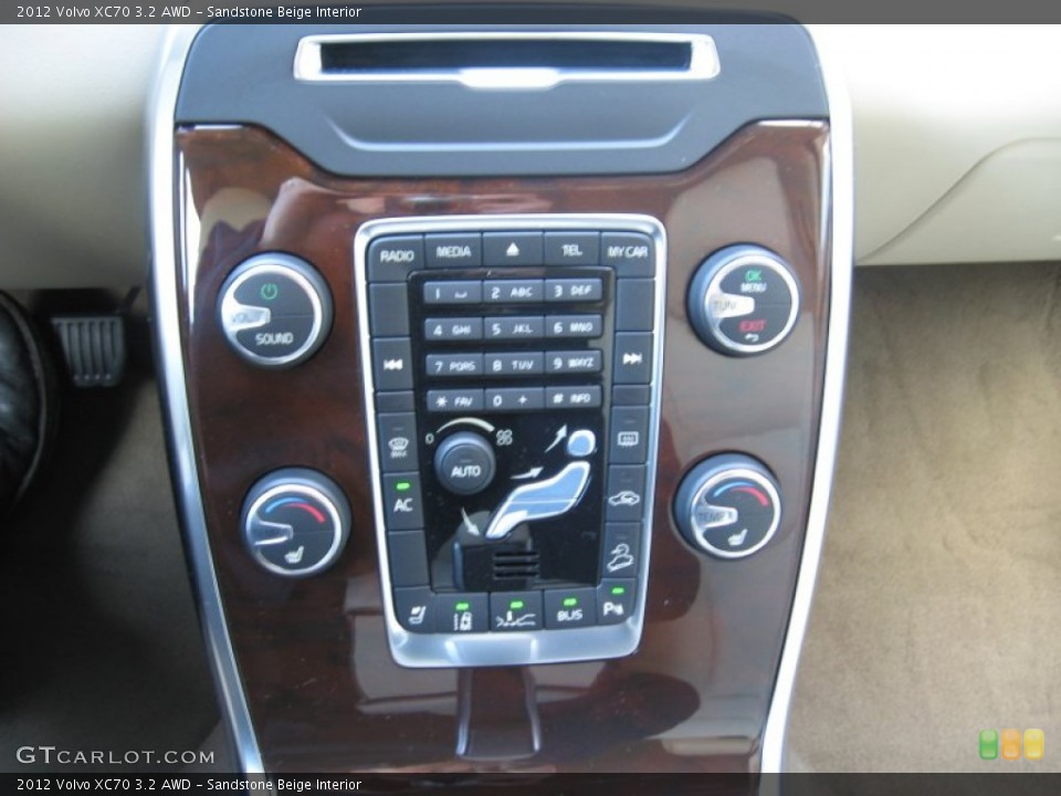 Sandstone Beige Interior Controls for the 2012 Volvo XC70 3.2 AWD #59136605