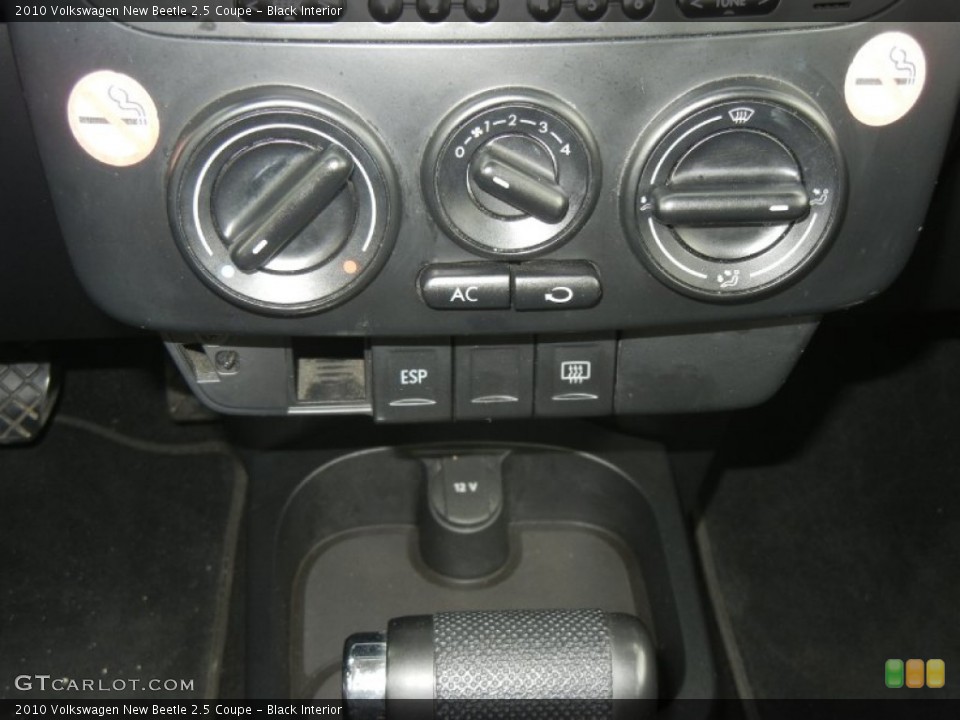 Black Interior Controls for the 2010 Volkswagen New Beetle 2.5 Coupe #59165387
