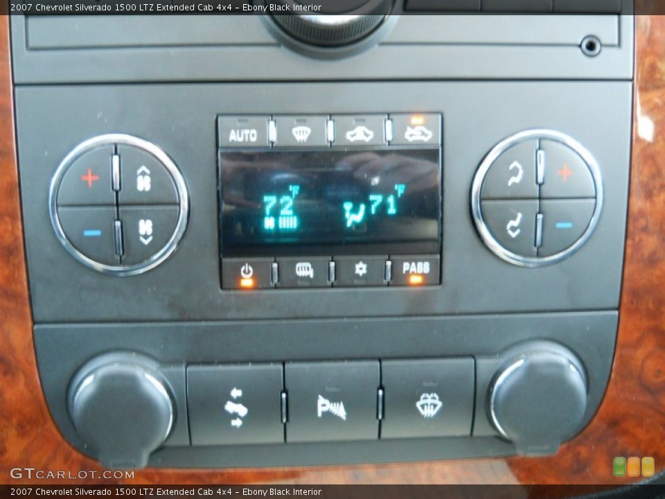 Ebony Black Interior Controls for the 2007 Chevrolet Silverado 1500 LTZ Extended Cab 4x4 #59167355