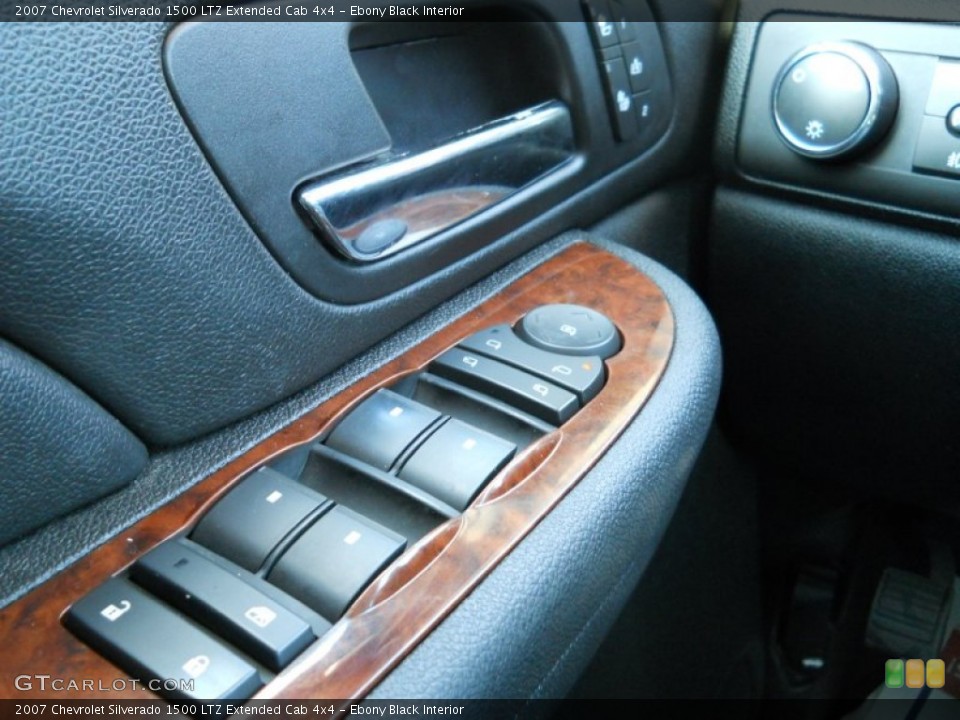 Ebony Black Interior Controls for the 2007 Chevrolet Silverado 1500 LTZ Extended Cab 4x4 #59167361