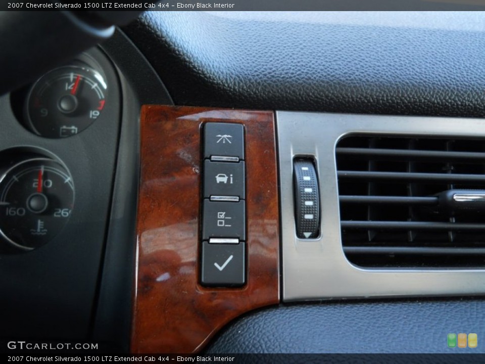 Ebony Black Interior Controls for the 2007 Chevrolet Silverado 1500 LTZ Extended Cab 4x4 #59167364