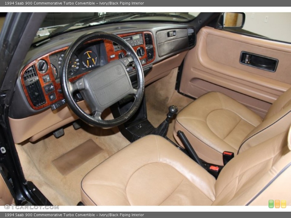 Ivory/Black Piping Interior Photo for the 1994 Saab 900 Commemorative Turbo Convertible #59170540