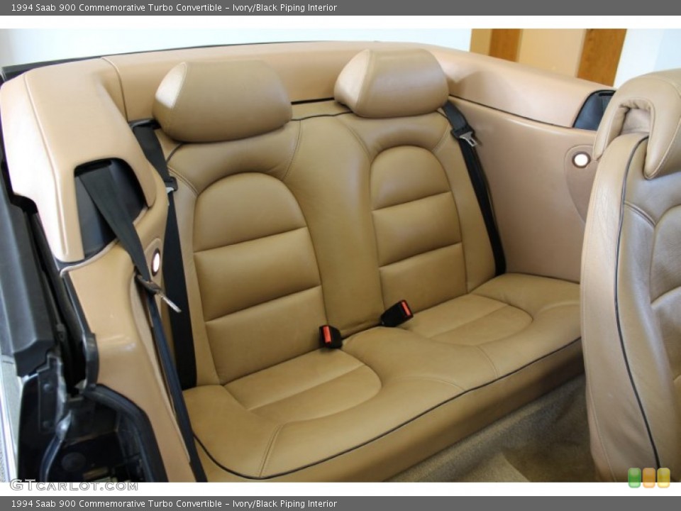 Ivory/Black Piping Interior Photo for the 1994 Saab 900 Commemorative Turbo Convertible #59170651