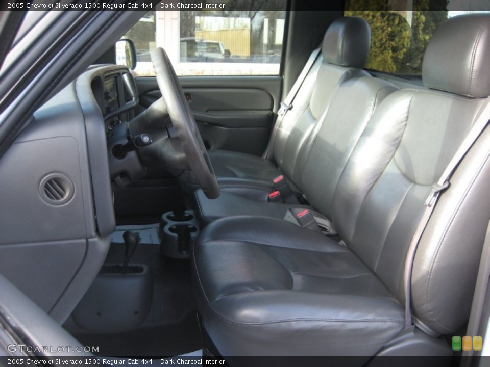 Dark Charcoal Interior Photo for the 2005 Chevrolet Silverado 1500 Regular Cab 4x4 #59193044