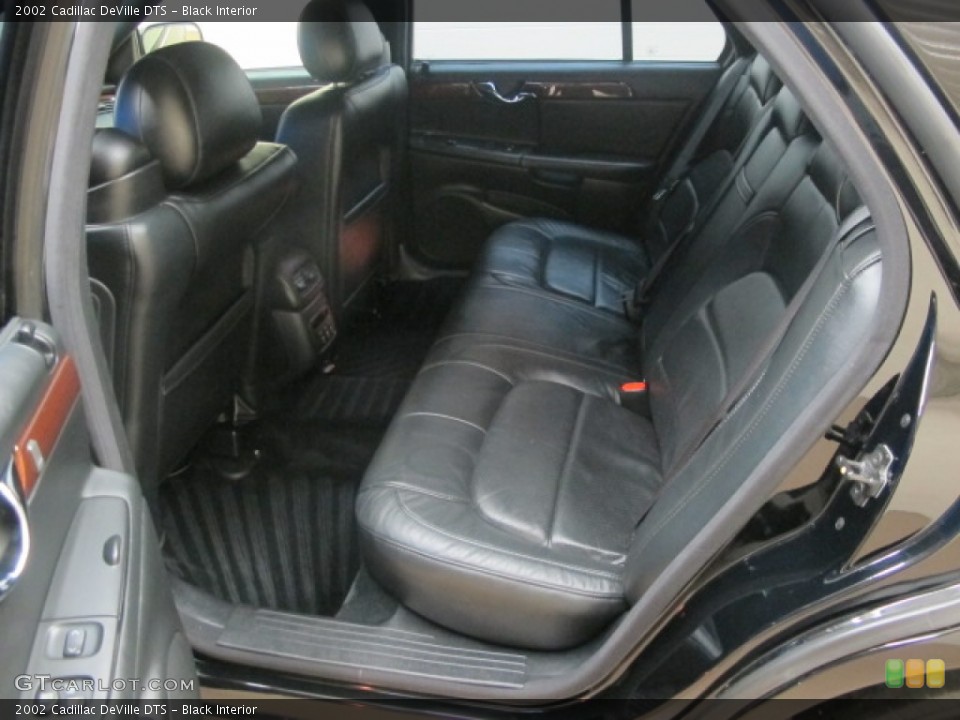 Black Interior Photo for the 2002 Cadillac DeVille DTS #59204120