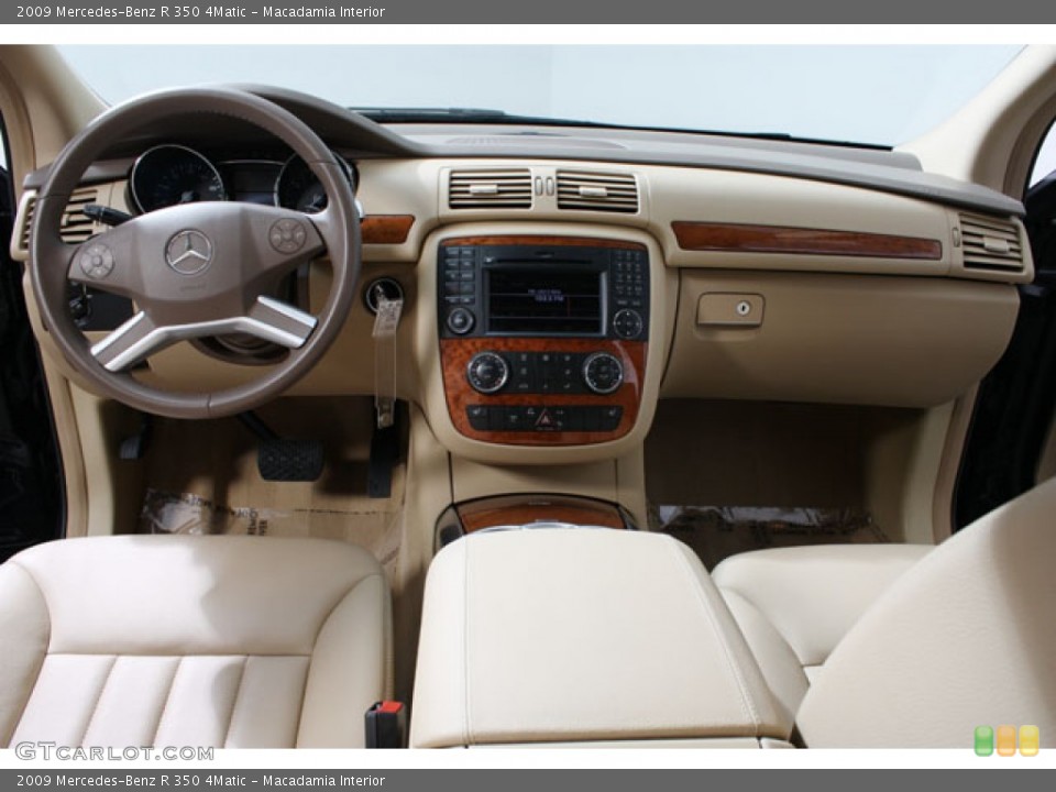 Macadamia Interior Dashboard for the 2009 Mercedes-Benz R 350 4Matic #59206787