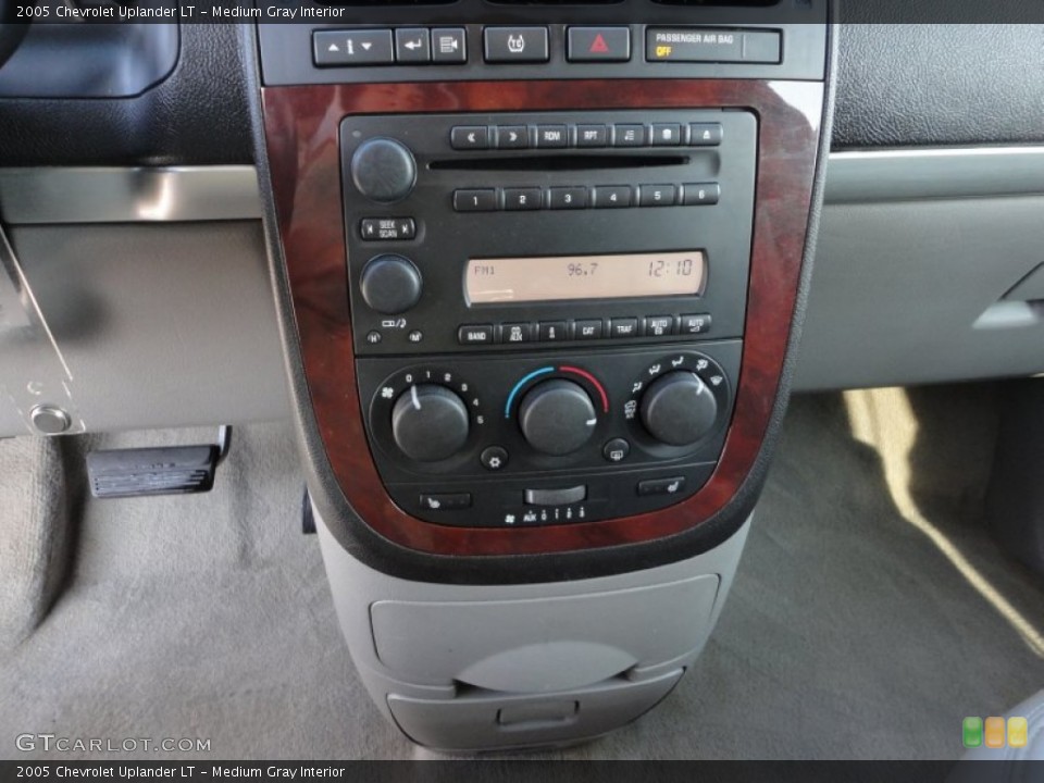 Medium Gray Interior Controls for the 2005 Chevrolet Uplander LT #59229858