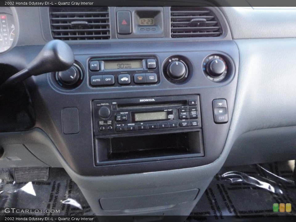 Quartz Gray Interior Controls for the 2002 Honda Odyssey EX-L #59230143