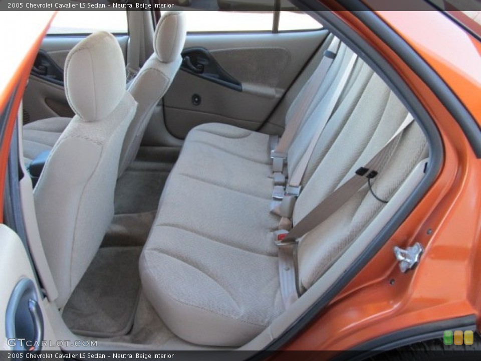 Neutral Beige Interior Photo for the 2005 Chevrolet Cavalier LS Sedan #59256597