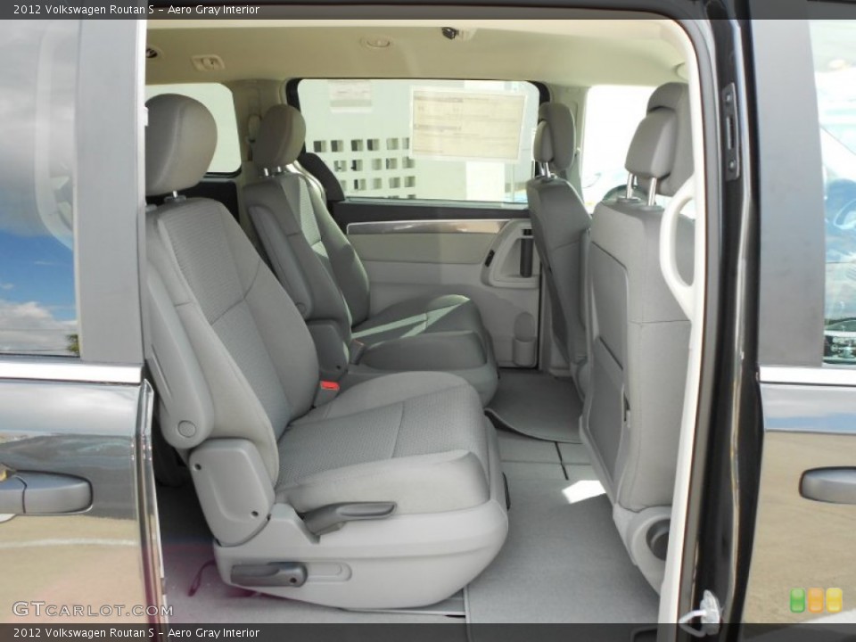 Aero Gray Interior Photo for the 2012 Volkswagen Routan S #59269647