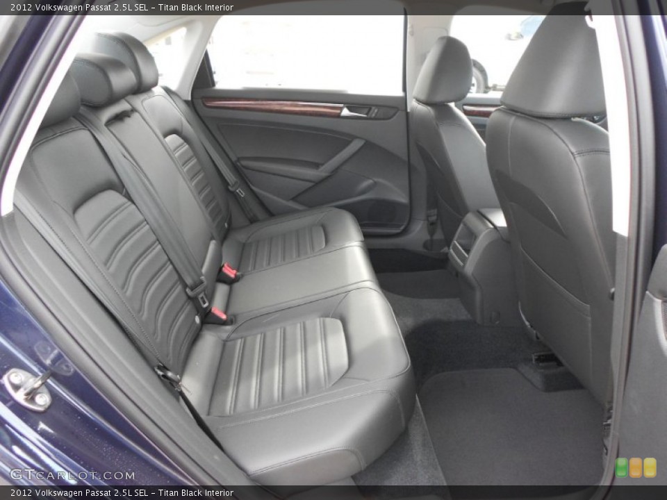 Titan Black Interior Photo for the 2012 Volkswagen Passat 2.5L SEL #59273304
