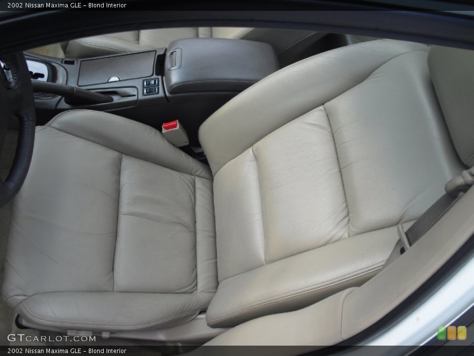 Blond Interior Photo for the 2002 Nissan Maxima GLE #59297193