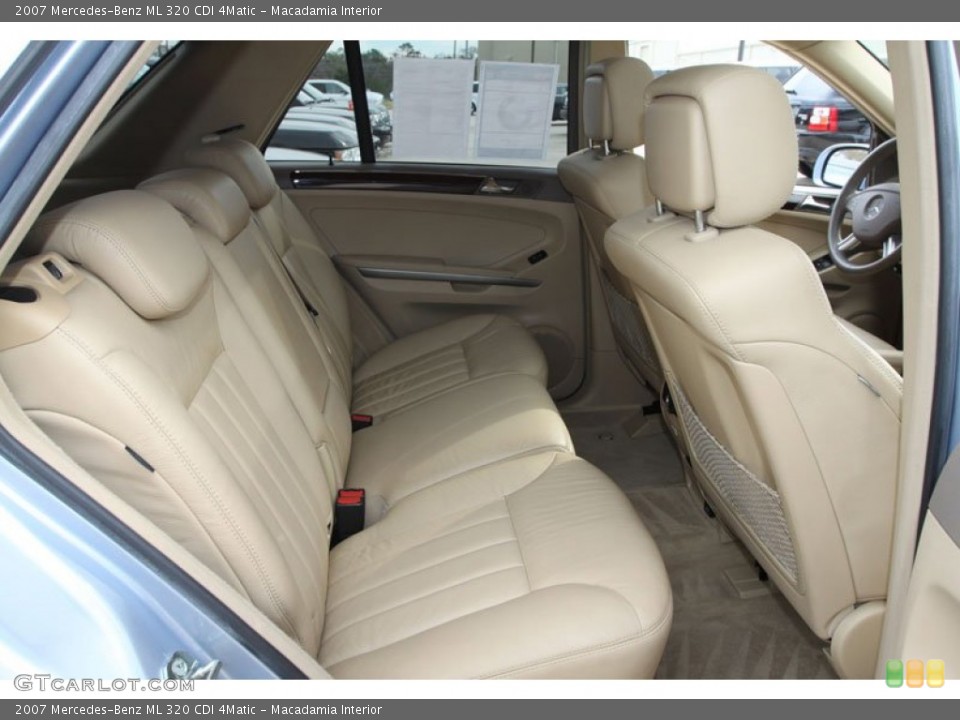 Macadamia Interior Photo for the 2007 Mercedes-Benz ML 320 CDI 4Matic #59303965