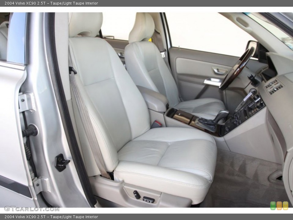 Taupe/Light Taupe Interior Photo for the 2004 Volvo XC90 2.5T #59325704