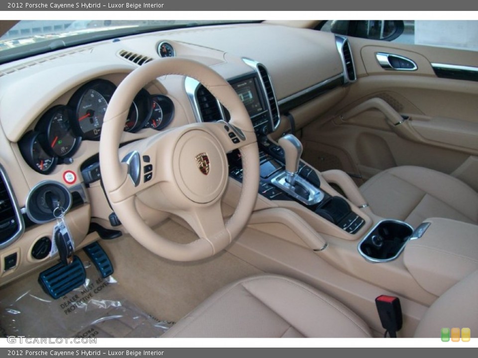 Luxor Beige Interior Photo for the 2012 Porsche Cayenne S Hybrid #59335576