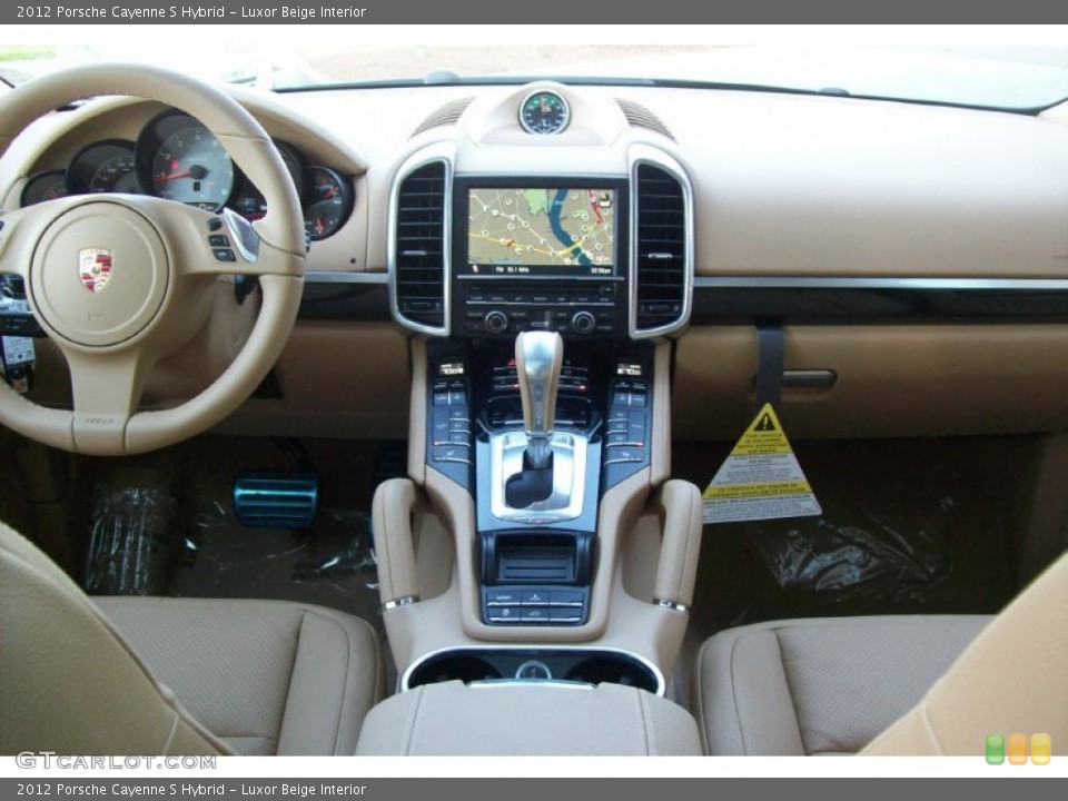 Luxor Beige Interior Dashboard for the 2012 Porsche Cayenne S Hybrid #59335636