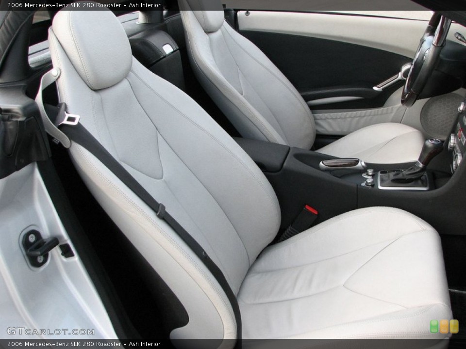 Ash Interior Photo for the 2006 Mercedes-Benz SLK 280 Roadster #59355187