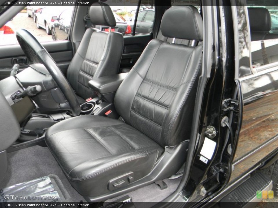Charcoal Interior Photo for the 2002 Nissan Pathfinder SE 4x4 #59363926