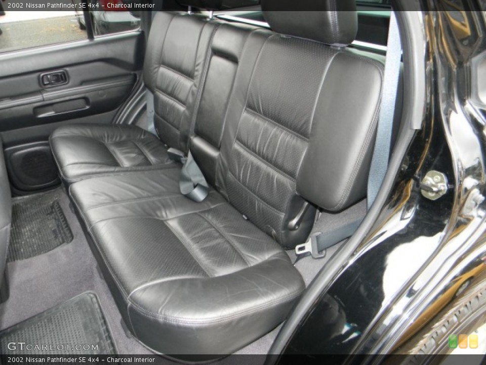 Charcoal Interior Photo for the 2002 Nissan Pathfinder SE 4x4 #59363936