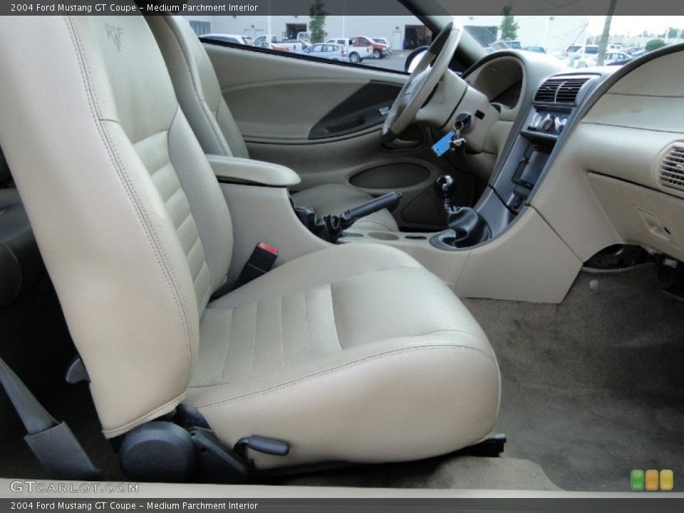Medium Parchment Interior Photo for the 2004 Ford Mustang GT Coupe #59396744