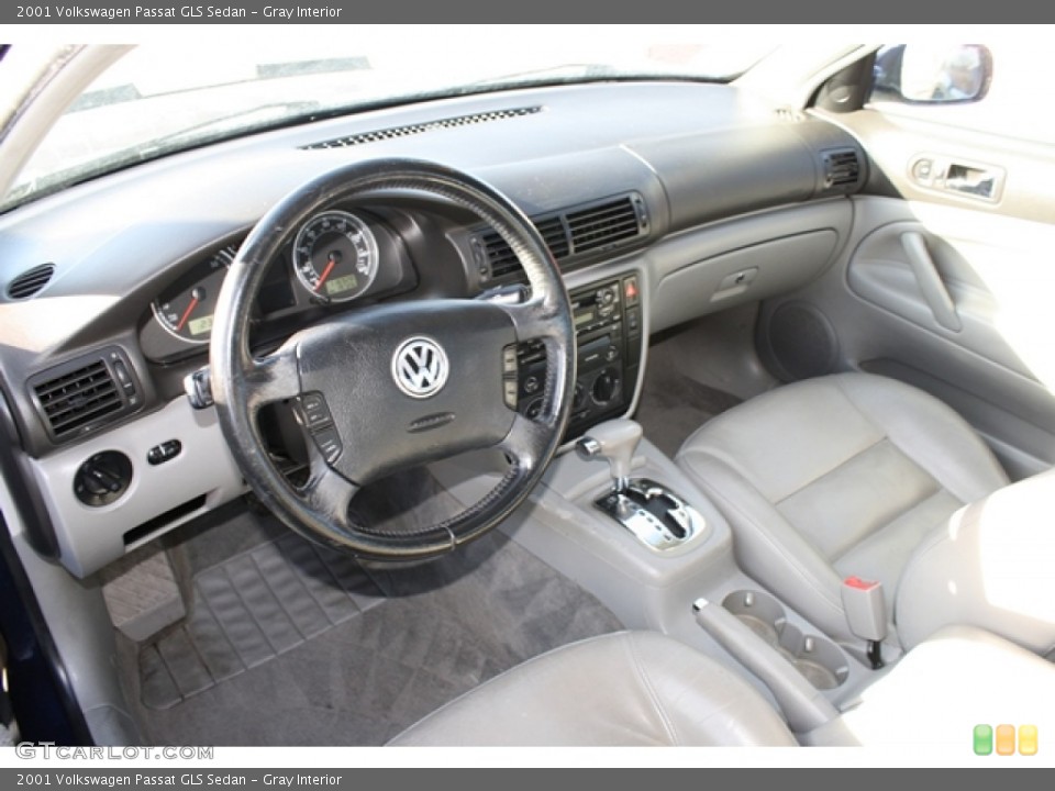 Gray Interior Photo for the 2001 Volkswagen Passat GLS Sedan #59397720