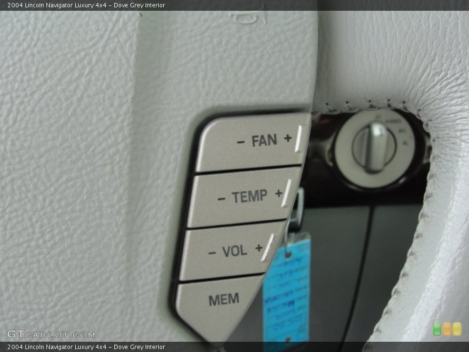 Dove Grey Interior Controls for the 2004 Lincoln Navigator Luxury 4x4 #59409356