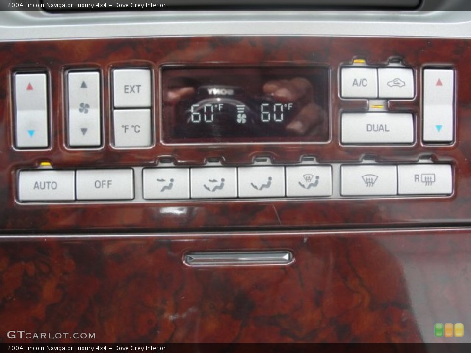 Dove Grey Interior Controls for the 2004 Lincoln Navigator Luxury 4x4 #59409392