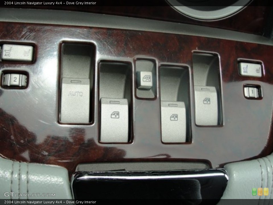 Dove Grey Interior Controls for the 2004 Lincoln Navigator Luxury 4x4 #59409416