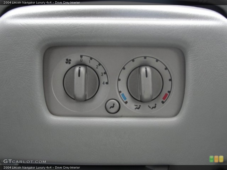 Dove Grey Interior Controls for the 2004 Lincoln Navigator Luxury 4x4 #59409449