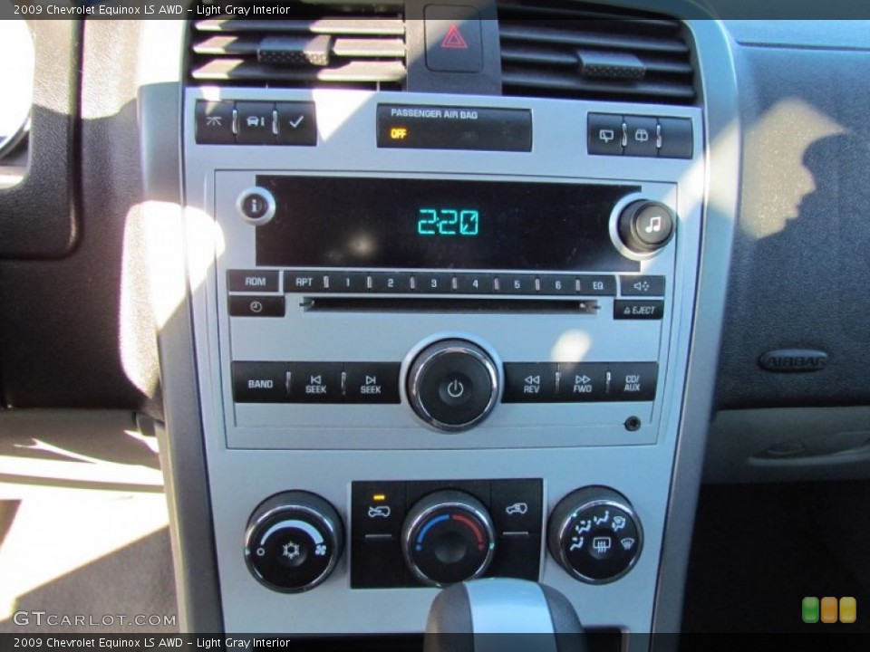 Light Gray Interior Controls for the 2009 Chevrolet Equinox LS AWD #59414570