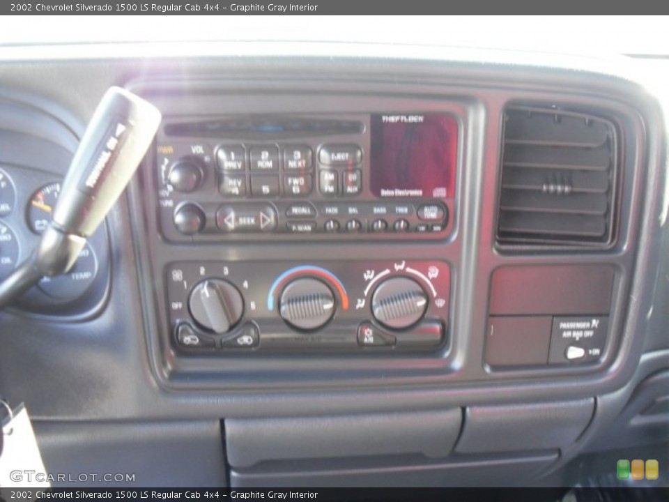 Graphite Gray Interior Controls for the 2002 Chevrolet Silverado 1500 LS Regular Cab 4x4 #59443541
