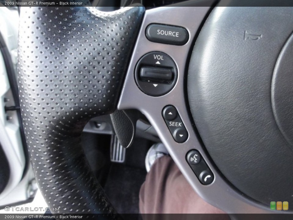 Black Interior Controls for the 2009 Nissan GT-R Premium #59447180