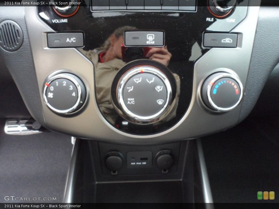 Black Sport Interior Controls for the 2011 Kia Forte Koup SX #59451184