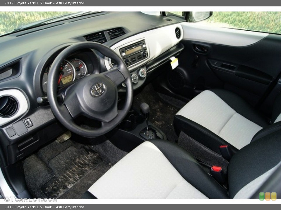 Ash Gray Interior Photo for the 2012 Toyota Yaris L 5 Door #59455112
