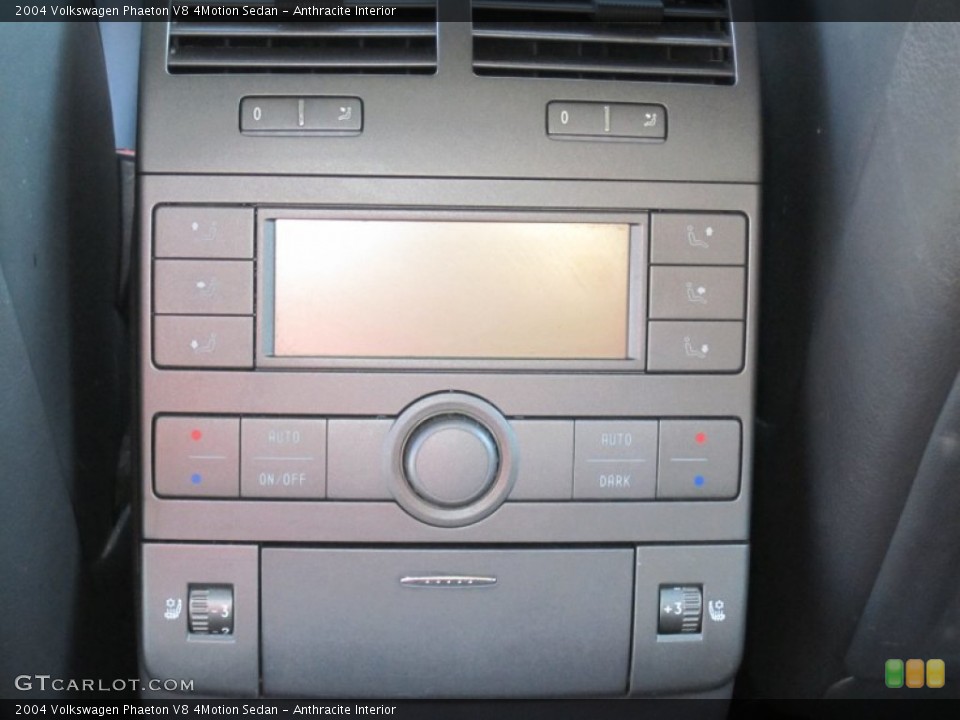 Anthracite Interior Controls for the 2004 Volkswagen Phaeton V8 4Motion Sedan #59482603
