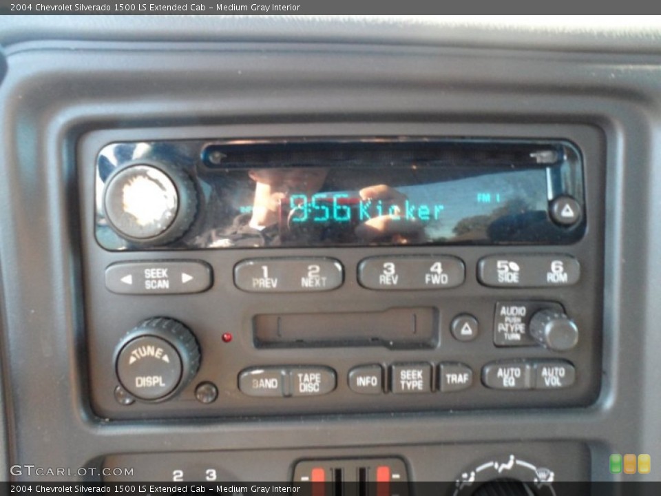 Medium Gray Interior Audio System for the 2004 Chevrolet Silverado 1500 LS Extended Cab #59516403