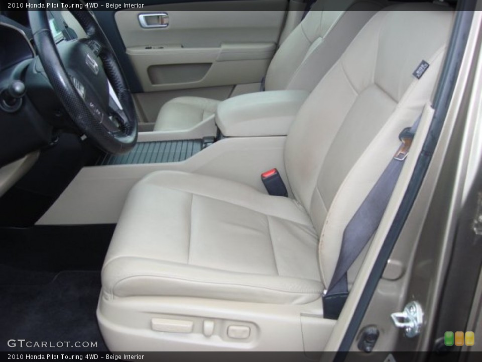 Beige Interior Photo for the 2010 Honda Pilot Touring 4WD #59527330